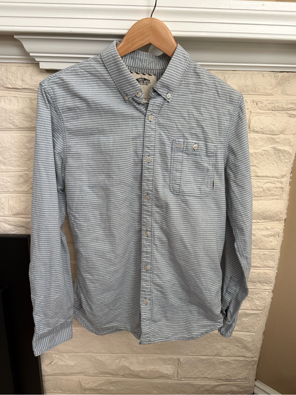 Vans Men’s Button-Down Long Sleeve Shirt in Medium - Thin Blue White Stripes